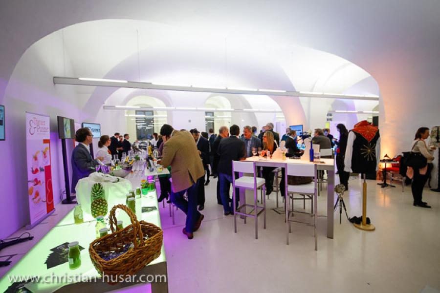 Nirobuffet, 150 cm - Front: Beleuchtung - Top: Beleuchtung