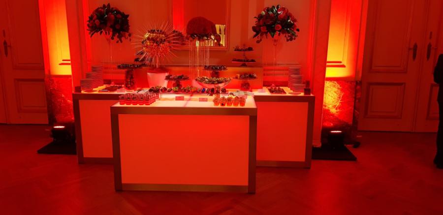 Nirobuffet, 150 cm - Front: Beleuchtung - Top: Beleuchtung