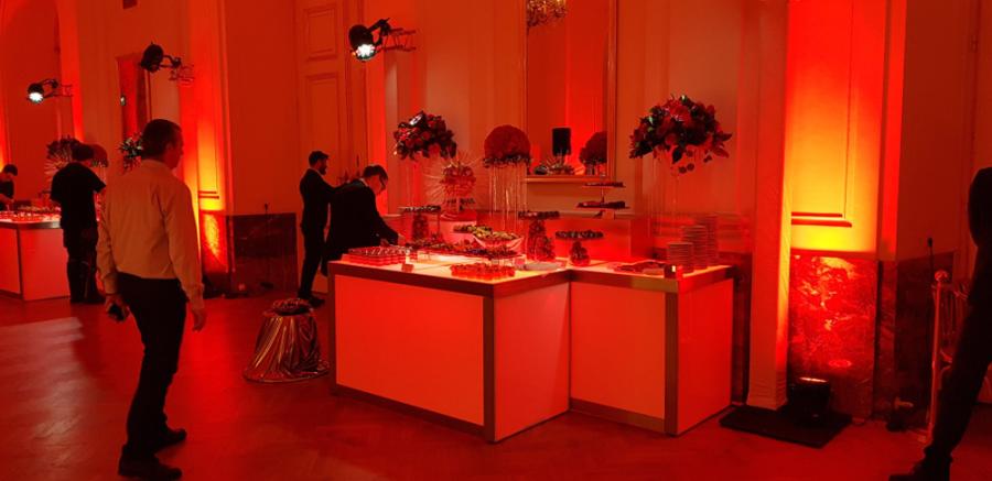 Nirobuffet, 150 cm - Front: Beleuchtung - Top: Beleuchtung