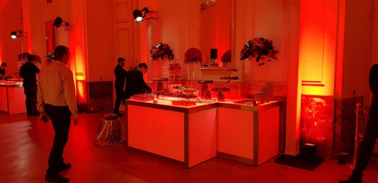 Nirobuffet, 150 cm - Front: Beleuchtung - Top: Beleuchtung