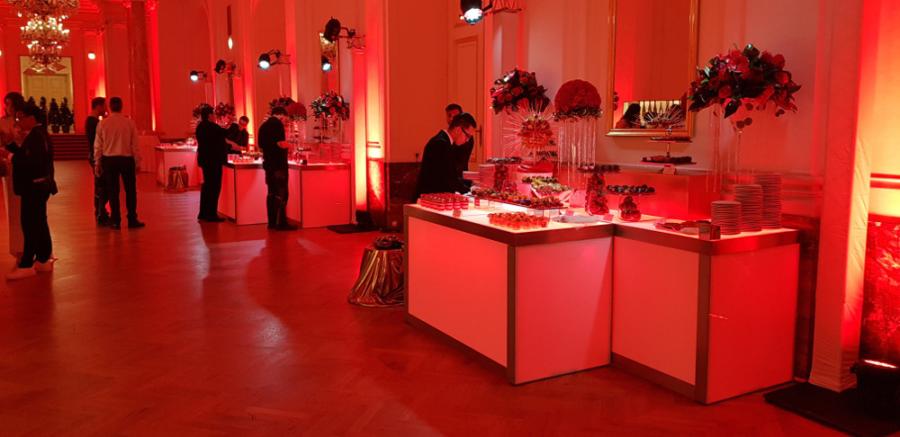 Nirobuffet, 150 cm - Front: Beleuchtung - Top: Beleuchtung