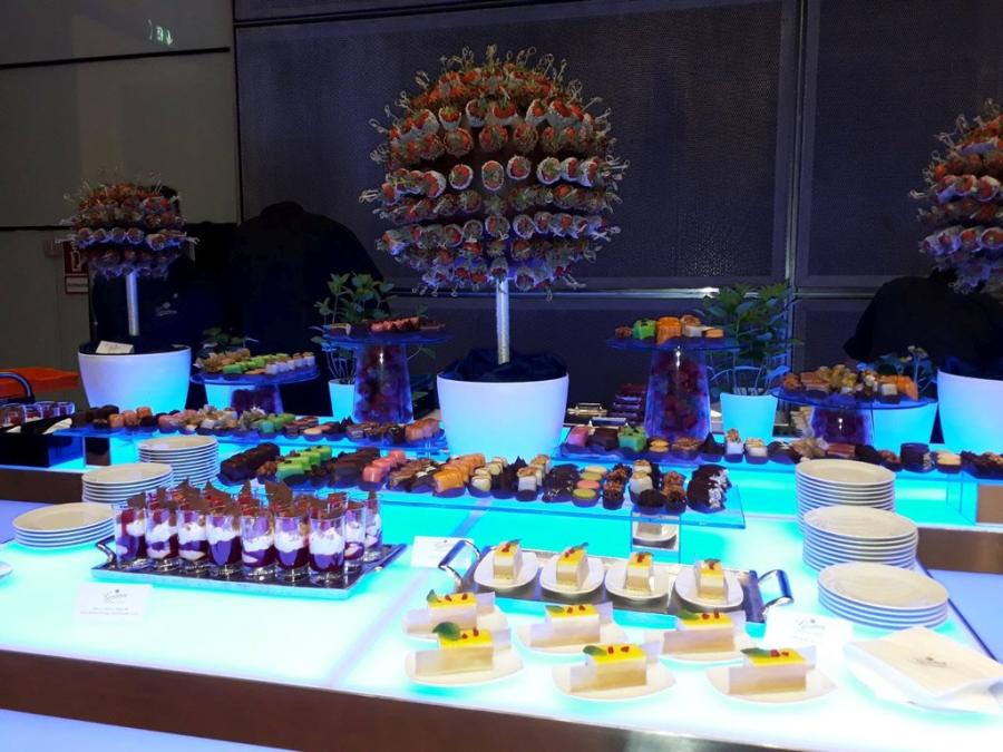 Nirobuffet, 150 cm - Front: Beleuchtung - Top: Beleuchtung