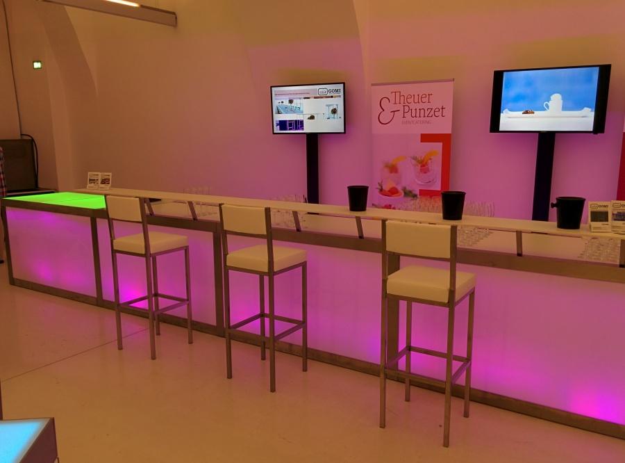 Nirobar, Element mit LED beleuchteter Plexifront und wei�er Deckplatte, 150 cm