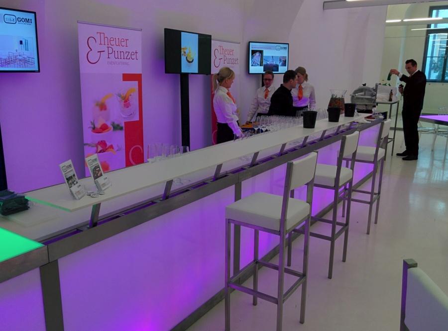 Nirobar, Element mit LED beleuchteter Plexifront und wei�er Deckplatte, 150 cm