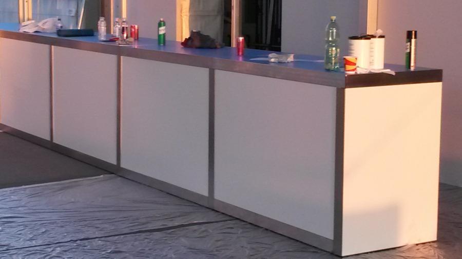 Empfangspult, Niro, mit wei�er Front & Deckplatte, 150 cm breit