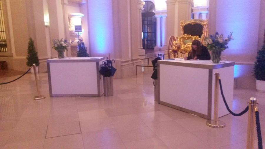 Empfangspult, Niro, mit wei�er Front & Deckplatte, 150 cm breit