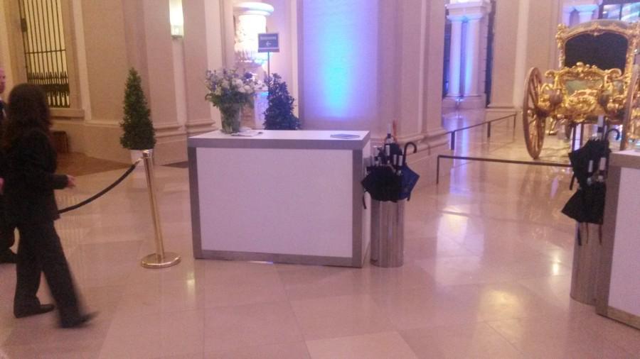 Empfangspult, Niro, mit wei�er Front & Deckplatte, 150 cm breit