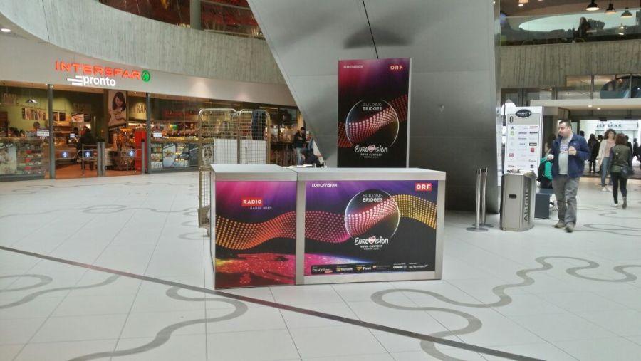 Empfangspult, Niro, mit wei�er Front & Deckplatte, 150 cm breit