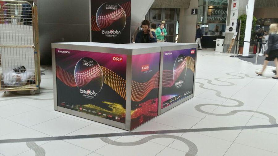 Empfangspult, Niro, mit wei�er Front & Deckplatte, 150 cm breit