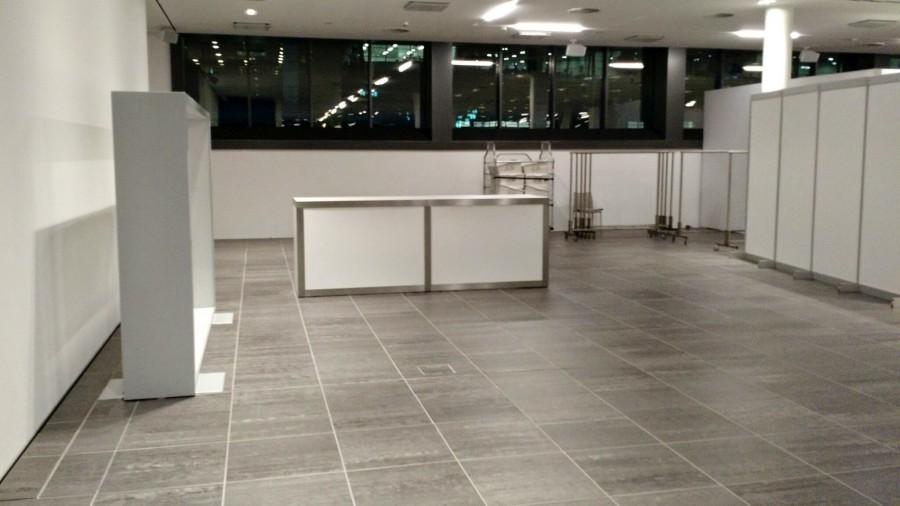 Empfangspult, Niro, mit wei�er Front & Deckplatte, 150 cm breit