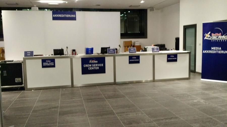 Empfangspult, Niro, mit wei�er Front & Deckplatte, 150 cm breit