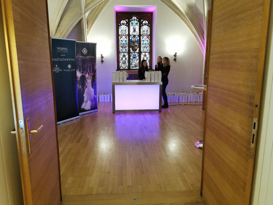 Empfangspult, 150 cm - Front: Beleuchtung - Top: wei�