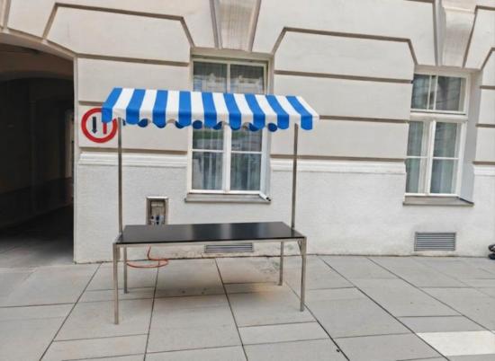 Marktstand - Tischplatte: schwarz - Dach: blau-wei�