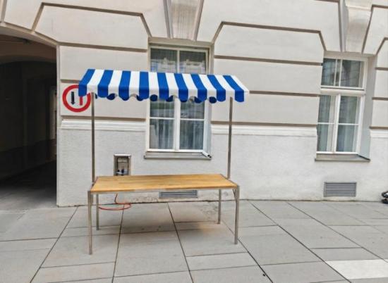 Marktstand - Tischplatte: Eiche - Dach: blau-wei�