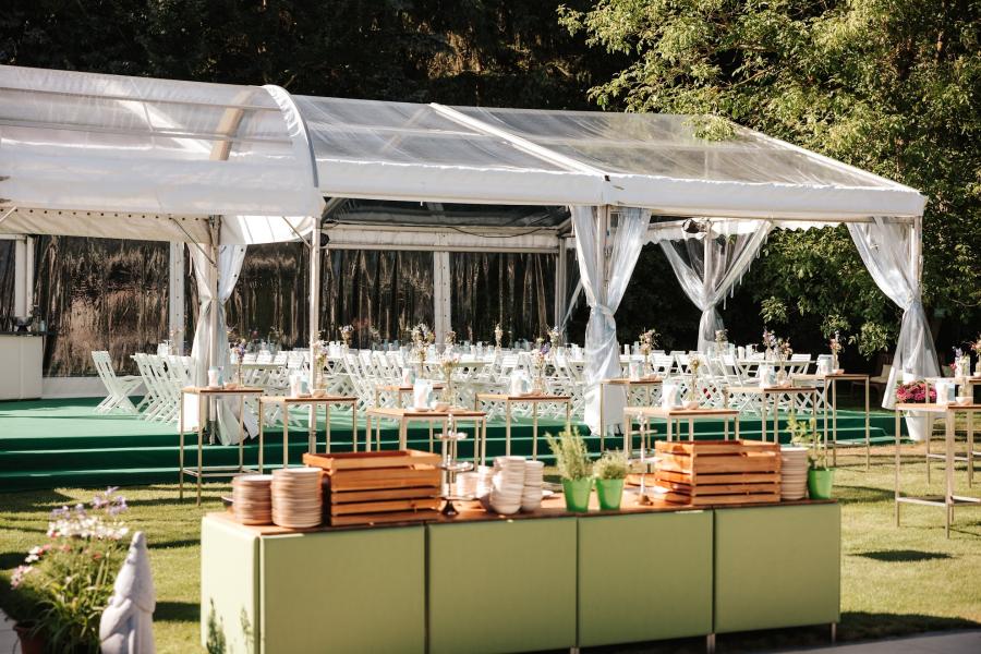 Buffetw�rfel - Front: glatt - Farbe: Hopfengr�n, EcoFabricShield - Top: Eichenplatte