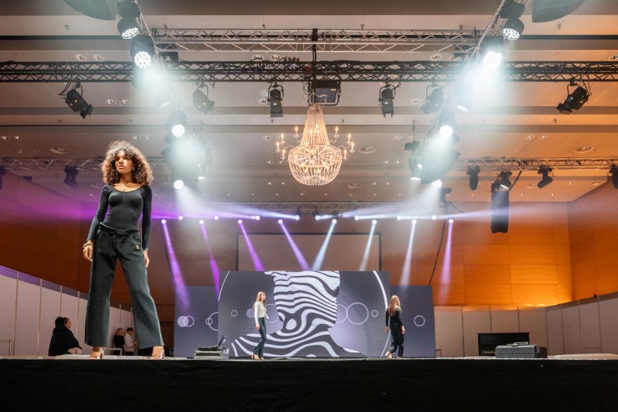 Luster XL- H�ngeleuchten im Empire-Stil